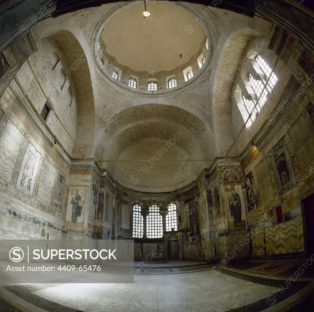 Turkey. Istanbul. Church of the Holy Saviour in Chora. 11th-13th centuries. Central nave and the apse, at background.