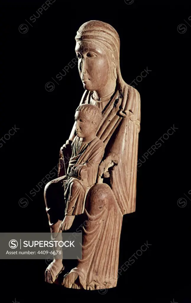 Virgin made of wood. 12th century. Gerona Museum-Cathedral. Location: CATEDRAL-MUSEO DIOCESANO. GERONA. SPAIN. CHILD JESUS. VIRGIN MARY.
