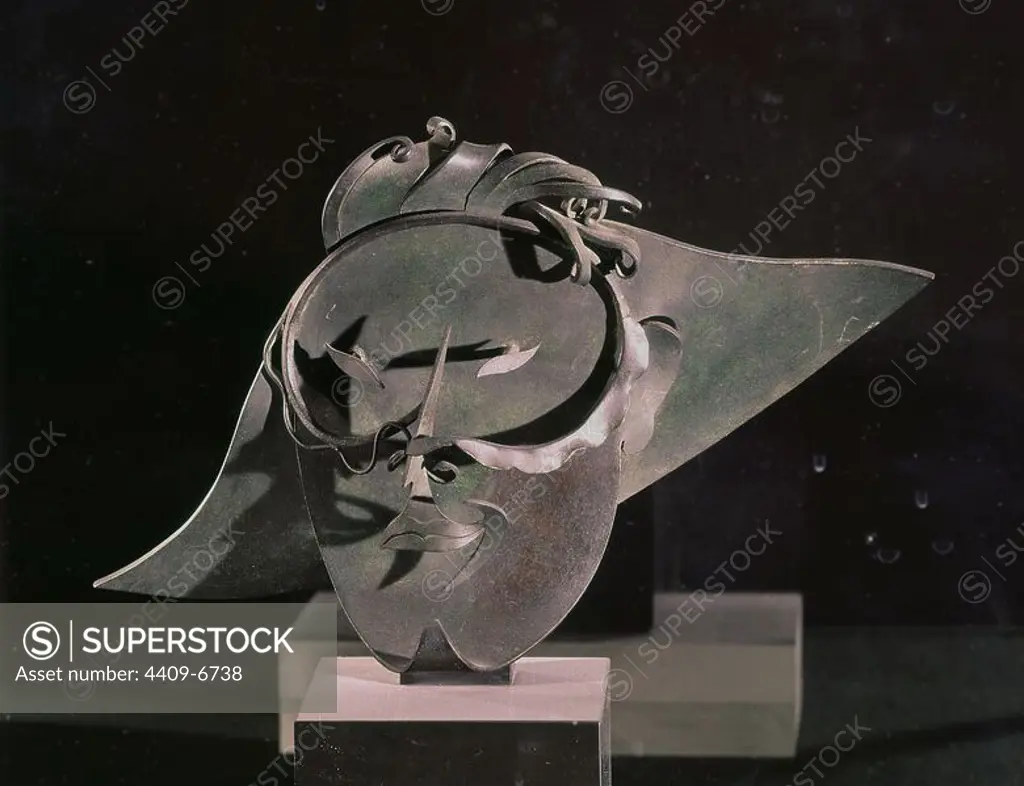 'Smiling Harlequin Mask IV', 1927, Copper sheet, 20 x 31 x 9,2 cm, AD01803. Author: PABLO GARGALLO. Location: MUSEO REINA SOFIA-ESCULTURA. MADRID. SPAIN.
