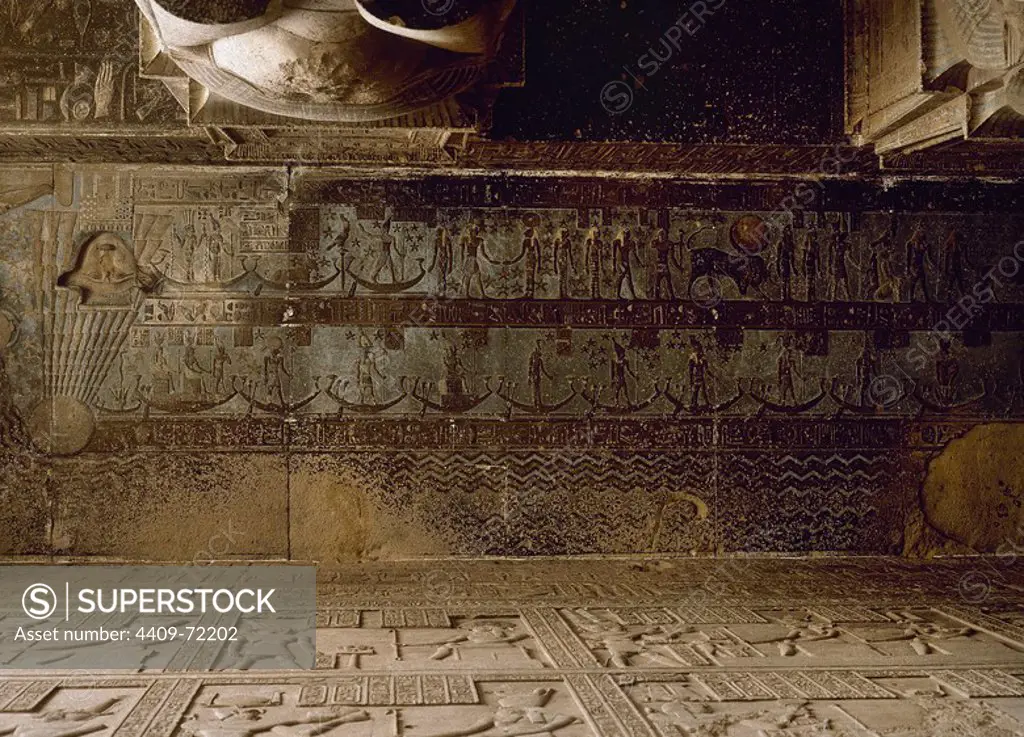 ARTE EGIPCIO. Relieve de CLEOPATRA VII FILOPATOR (69-30 a. C), que se halla en el exterior de uno de los templos de la antigua ciudad de Dendera. Dendera. Egipto.