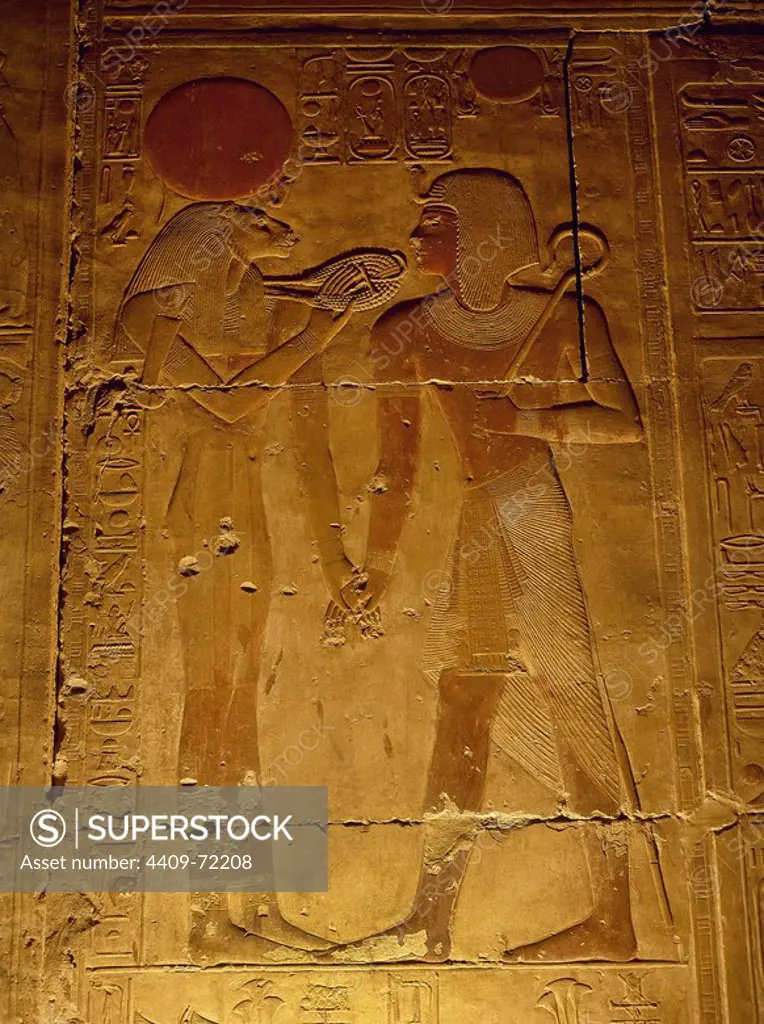 ARTE EGIPCIO. TEMPLO DE SETI I (h.1306-1290 a.C.) faraón de la dinastía XIX. Interior del templo, conocido también como el "MEMONIUM". Abydos. Egipto.