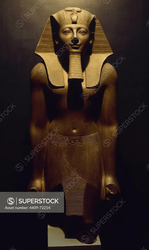 ARTE EGIPCIO. ESCULTURA DE TUTMOSIS III, faraón de la dinastía XVIII (h.1490-1436 a.C.). Museo de Luxor. Egipto.