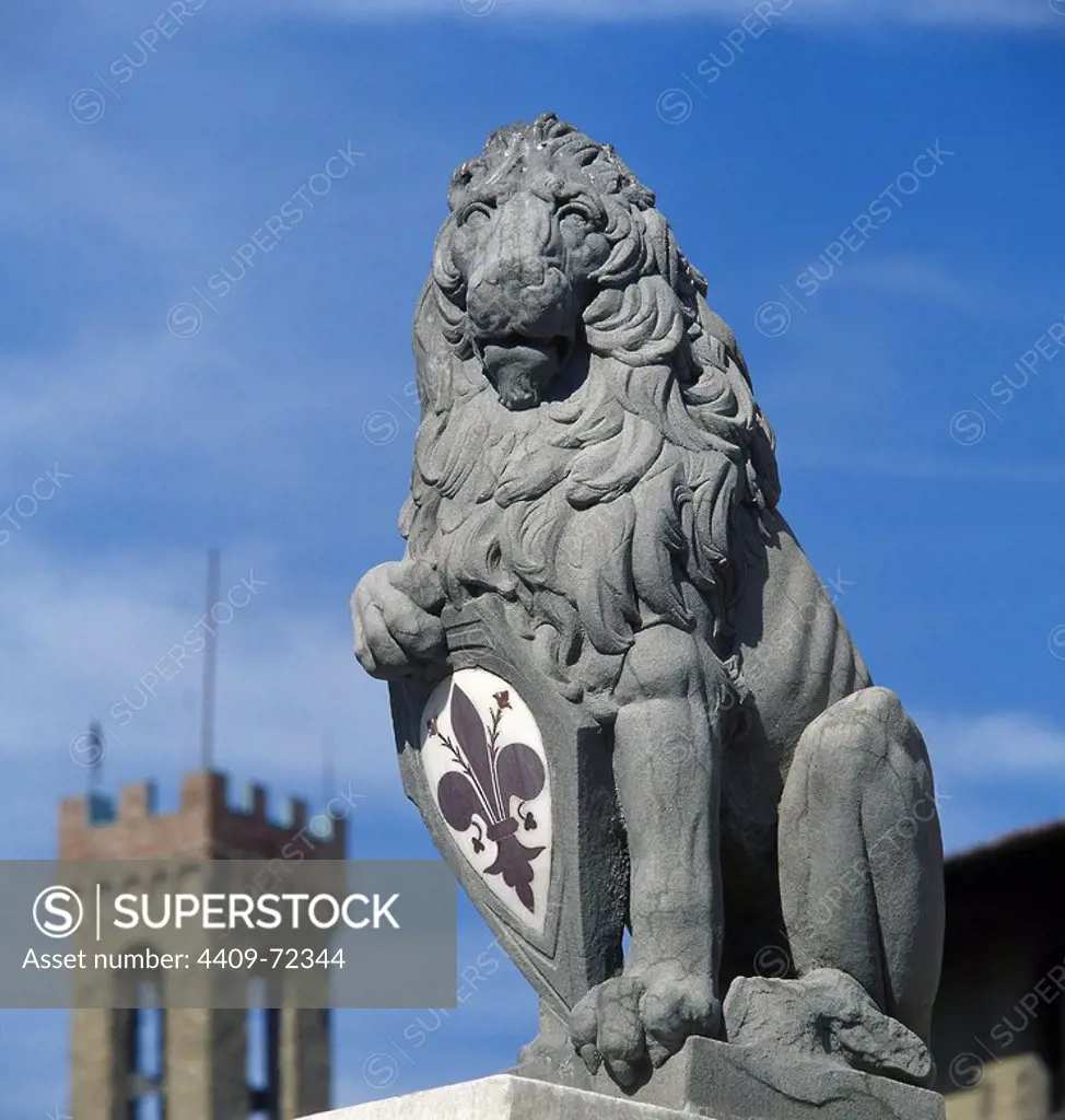 ITALIA. FLORENCIA. Vista del "MARZOCCO", león que sostiene un escudo con las armas de la ciudad. La base es del s. XV y el león, copia del original de Donatello que se conserva en el Museo Nacional. PIAZZA DELLA SIGNORIA. La Toscana.