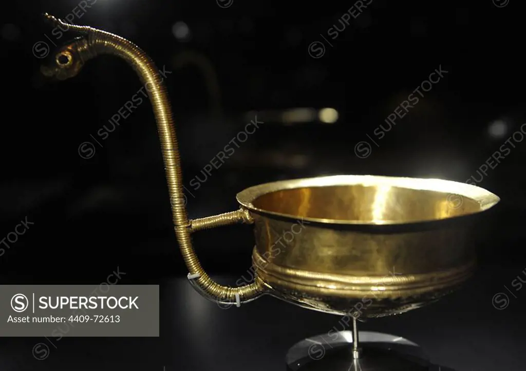 Art. Prehistory. Bronze Age. Golden bowls, most with handle shaped like horses' heads. 10th-6th Centuries BC. National Museum of Denmark. Copenhagen.