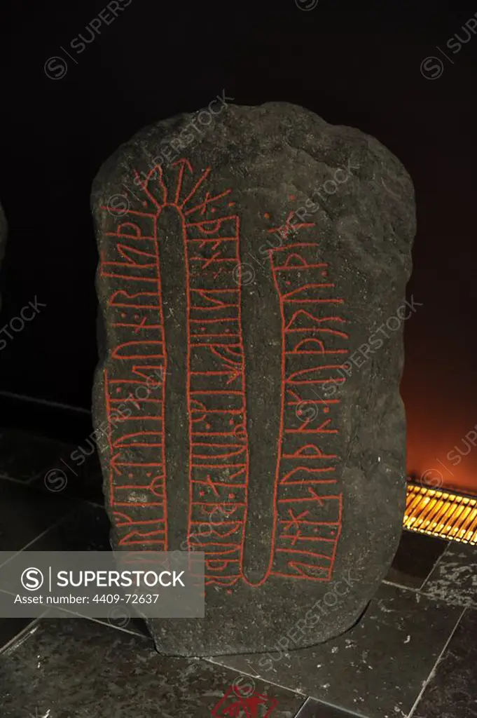 Art. Metal Age. Germanic. Viking Age. Northern Europe. Asferg. 1000 AD. Runestone. Dedication to a deceased man. Thorger Toke's son raised this stone in memory of Mule, his brother, a very good begn. National Museum of Denmark.