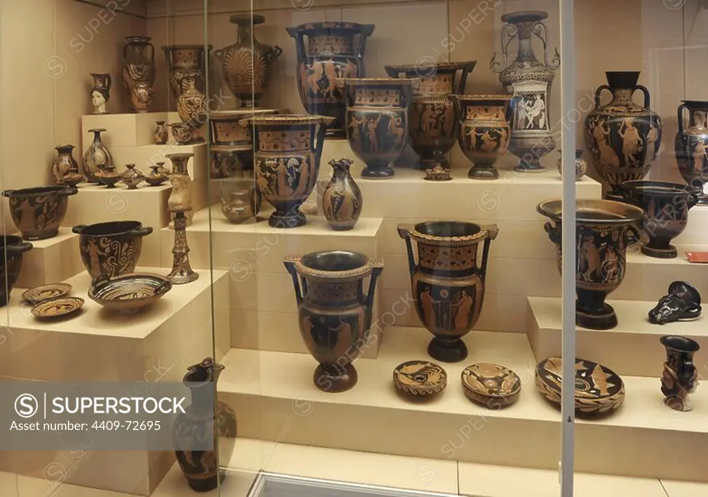 Greek art. Magna Graecia. Amphorae decorated. National Museum of Denmark.