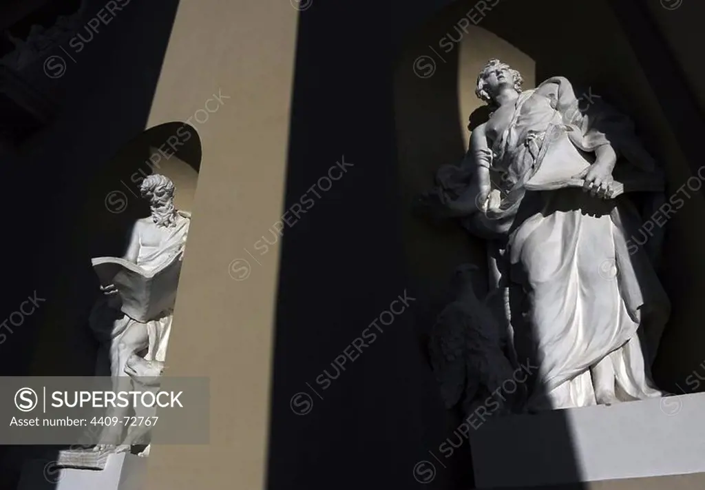 Saint John the Evangelist and Saint Luke the Evangelist with the tetramorph. Sculptures. Facade of the Cathedral of Vilnius. By Tommaso Righi (1727-1802). 1783. Lithuania.