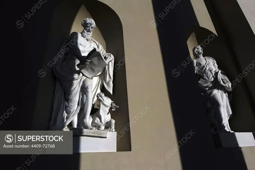Saint John the Evangelist and Saint Luke the Evangelist with the tetramorph. Sculptures. Facade of the Cathedral of Vilnius. By Tommaso Righi (1727-1802). 1783. Lithuania.