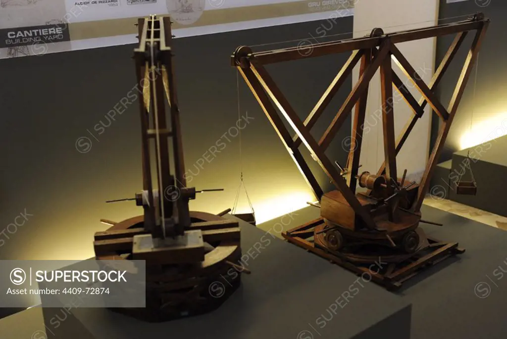 Machine. Leonardes models. Revolving cranes. 15th century. The Science and Technology Museum Leonardo da Vinci. Milan. Italy.