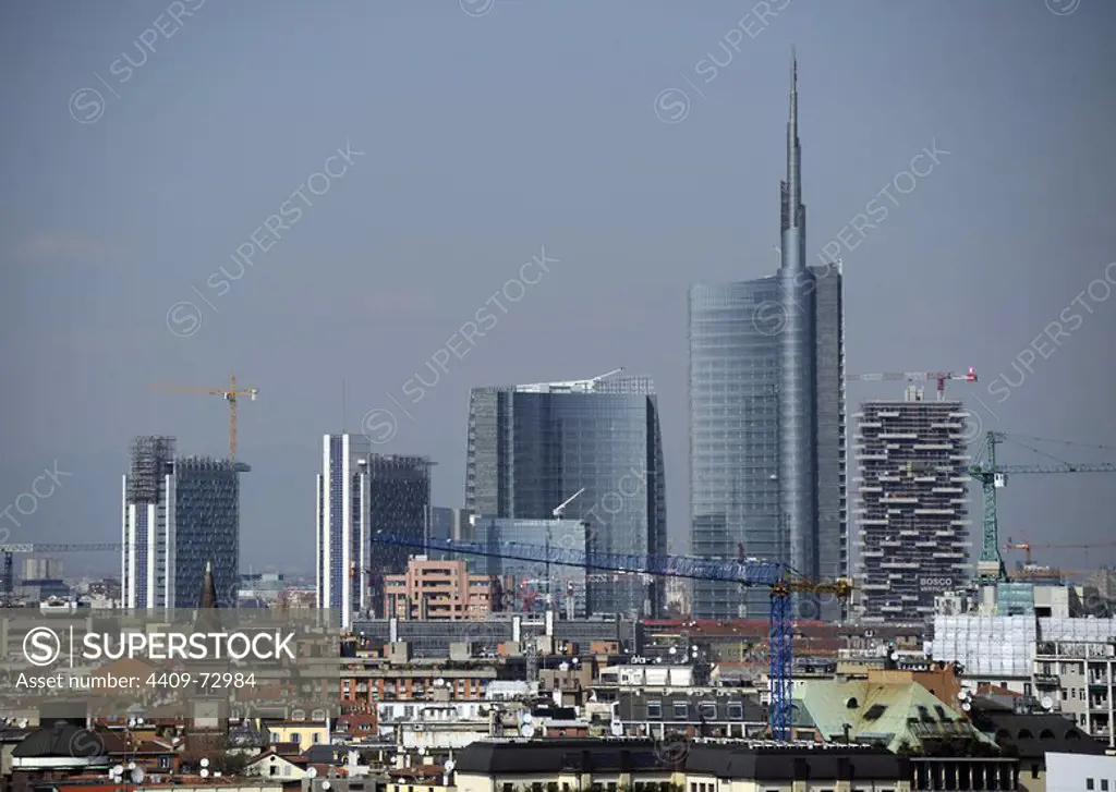 Italy. Milan. Citiscape and cranes.