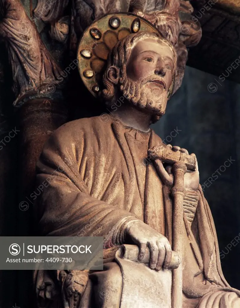 Catedral de Santiago de Compostela, iniciada en el año 1075. La Coruña, Galicia. Pórtico de la Gloria (1168-1188) construido por el maestro Mateo. Detalle del apóstol Santiago.