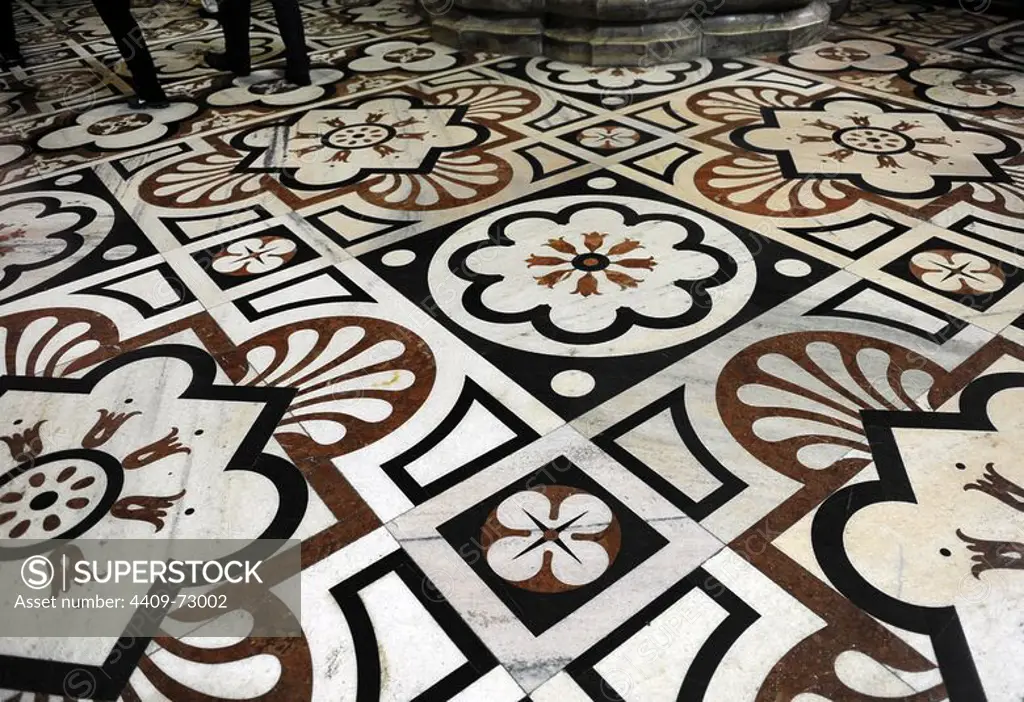 Catheral of Milan. Detail polychrome marble from Candoglia, decorating the pavement inside the temple. The design dates back to the 16th century, and is a work of Pellegrino Tibaldi. The paving work, however, were completed in the twentieth century. Region of Lombardy.