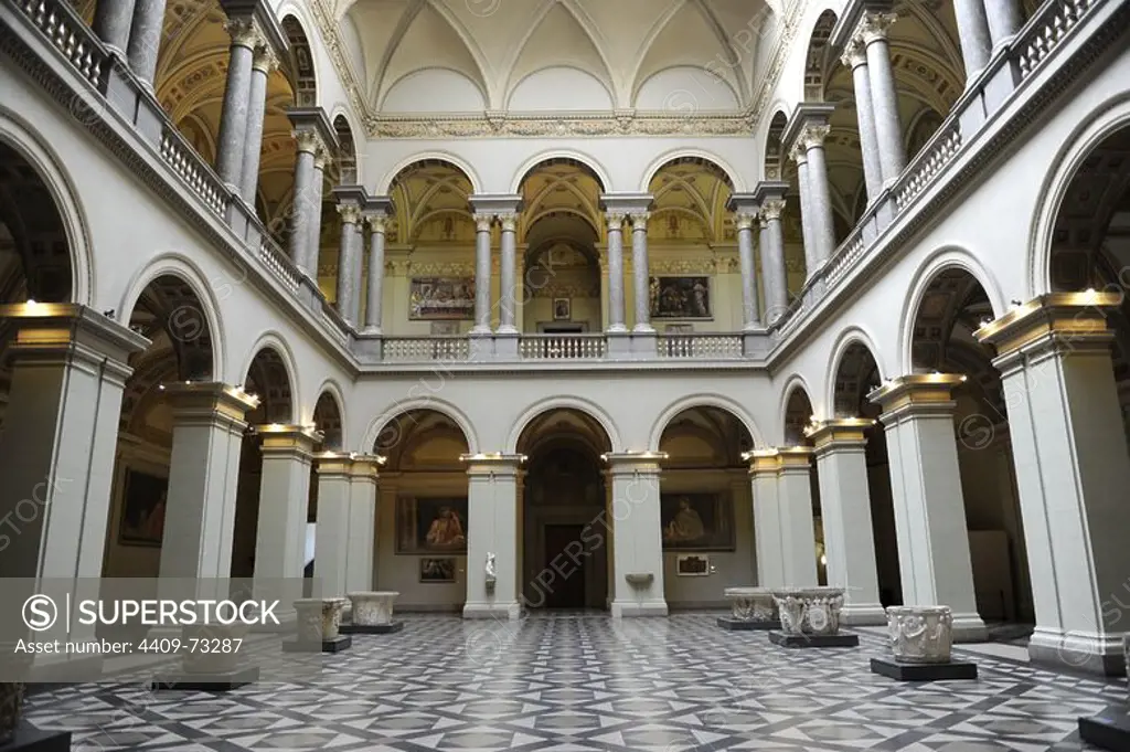 Hungary. Budapest. Museum of Fine Arts. Built by Albert Schickedanz (1846-1915) and Fulop Herzog (1860-1925). 1900-1906. Interior. Hall.