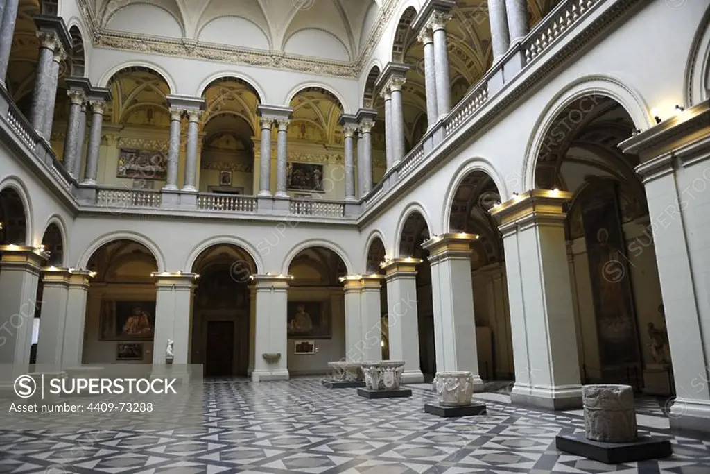 Hungary. Budapest. Museum of Fine Arts. Built by Albert Schickedanz (1846-1915) and Fulop Herzog (1860-1925). 1900-1906. Interior. Hall.
