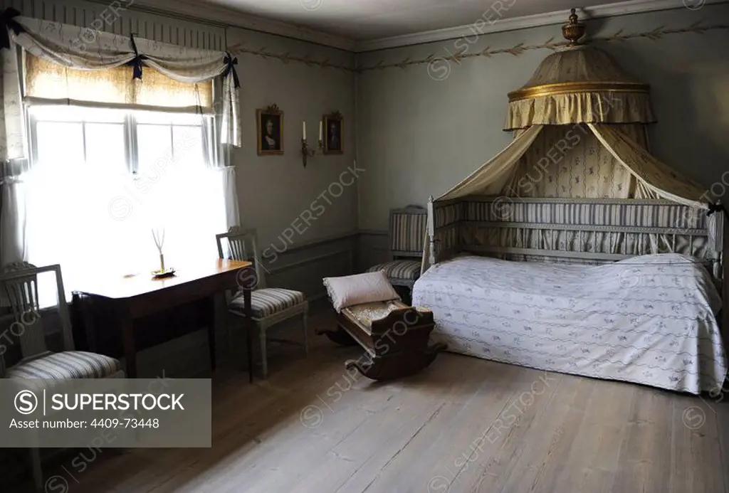 Finland. Turku. Qwensel House. Bourgeois housing from the autarchic times. Built in 1700. Qwensel House operates as the Turku Pharmacy Museum and cafe_. Room.