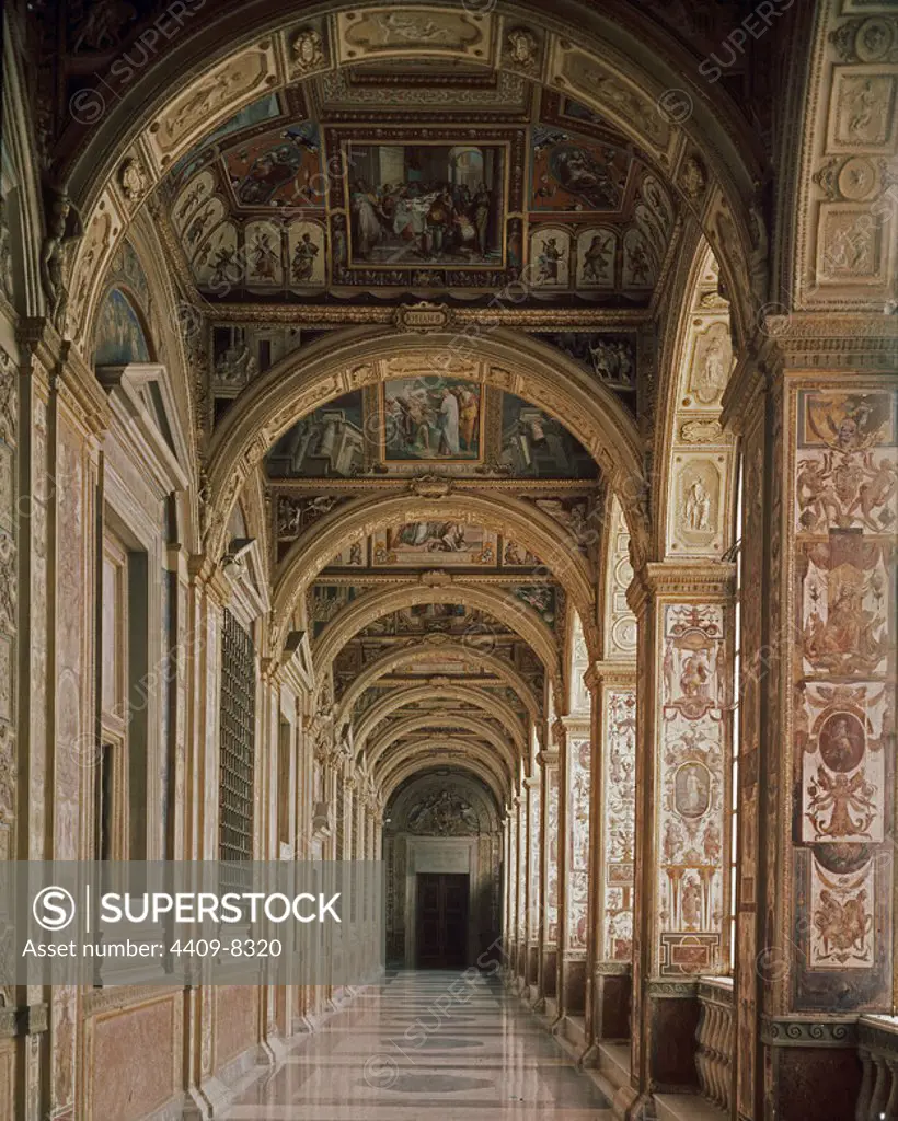 Stuccos. Vatican, Raphael Room. Author: RAFAEL SANZIO O RAFAEL DE URBINO. Location: MUSEOS VATICANOS-GALERIA DE APARTAMENTOS. VATICANO.