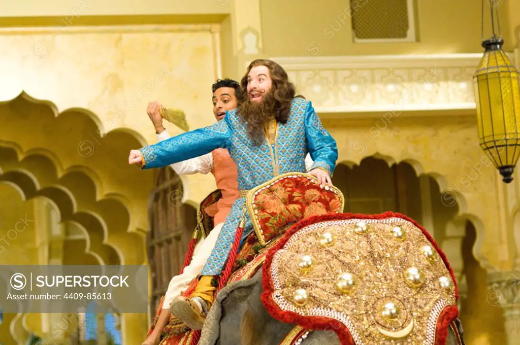 MIKE MYERS and MANU NARAYAN in THE LOVE GURU (2008), directed by MARCO SCHNABEL.