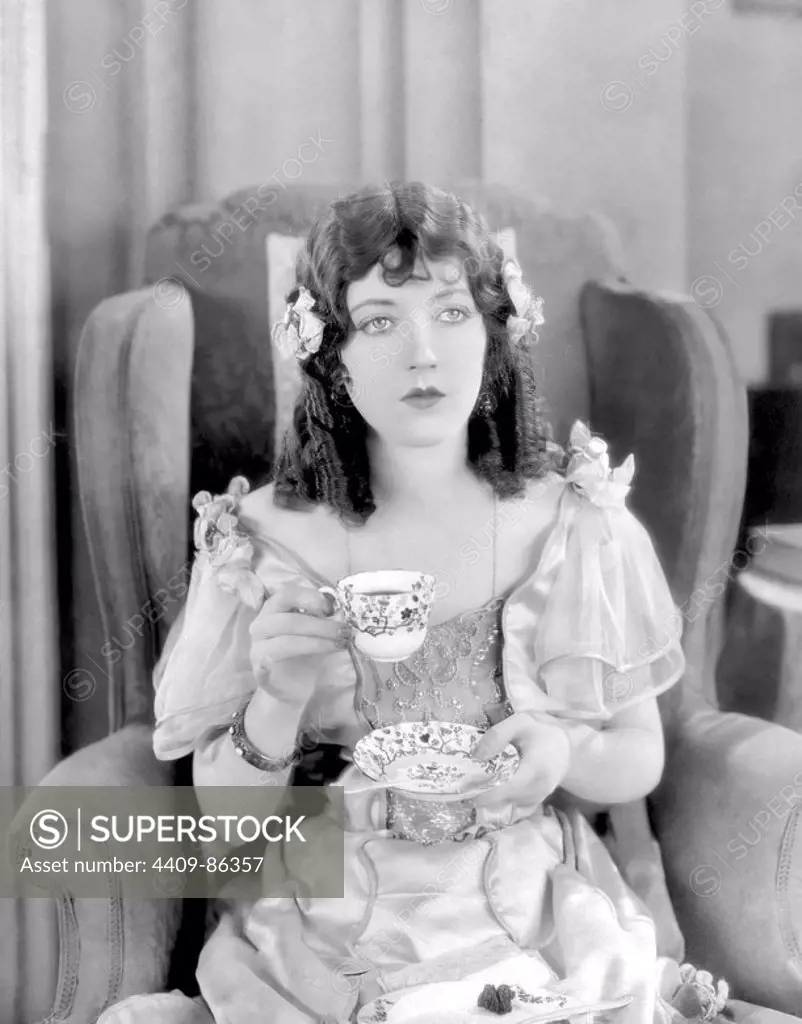 MARION DAVIES in LIGHTS OF OLD BROADWAY (1925), directed by MONTA BELL.