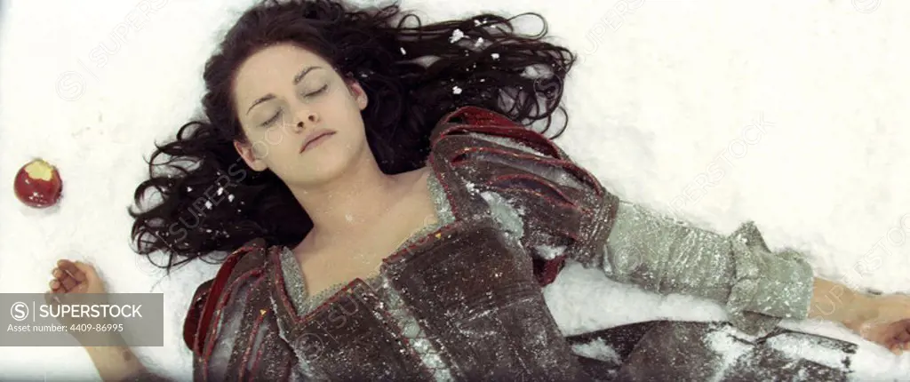 KRISTEN STEWART in SNOW WHITE AND THE HUNTSMAN (2012), directed by RUPERT SANDERS.