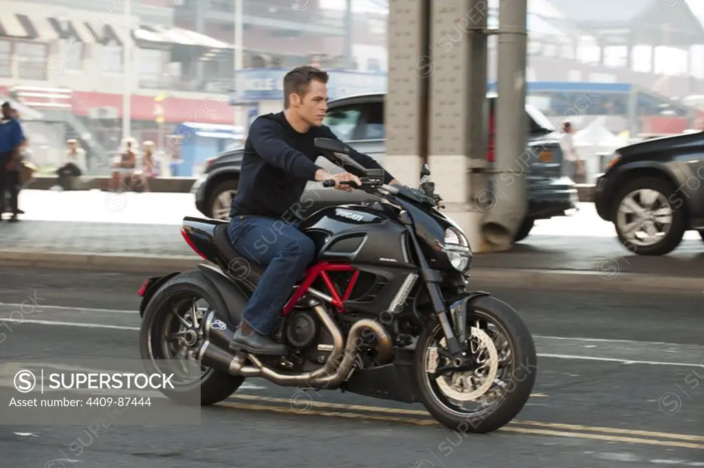 CHRIS PINE in JACK RYAN: SHADOW RECRUIT (2013), directed by KENNETH BRANAGH.