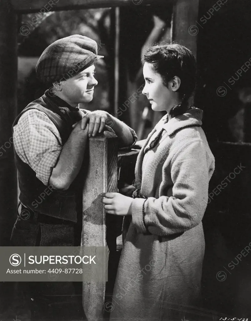 ELIZABETH TAYLOR and MICKEY ROONEY in NATIONAL VELVET (1944), directed by CLARENCE BROWN.