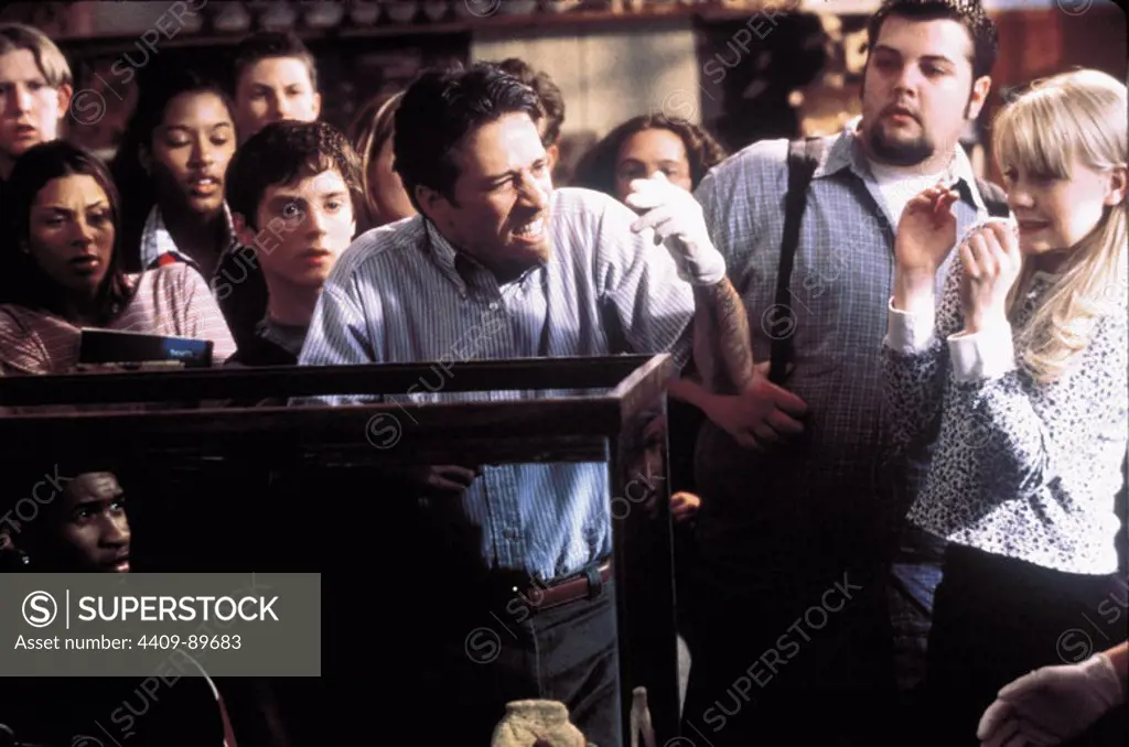 ELIJAH WOOD, LAURA HARRIS and JON STEWART in THE FACULTY (1998), directed by ROBERT RODRIGUEZ.