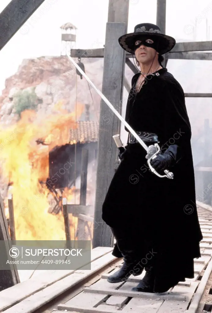 ANTONIO BANDERAS in THE MASK OF ZORRO (1998), directed by MARTIN CAMPBELL.