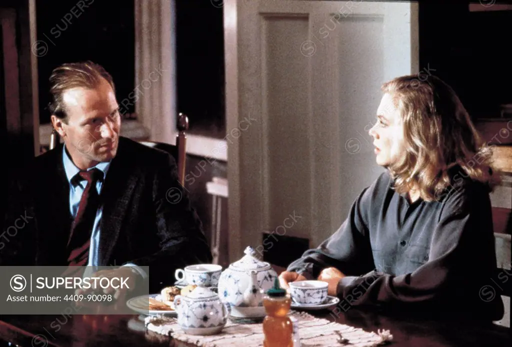 WILLIAM HURT and KATHLEEN TURNER in THE ACCIDENTAL TOURIST (1988), directed by LAWRENCE KASDAN.