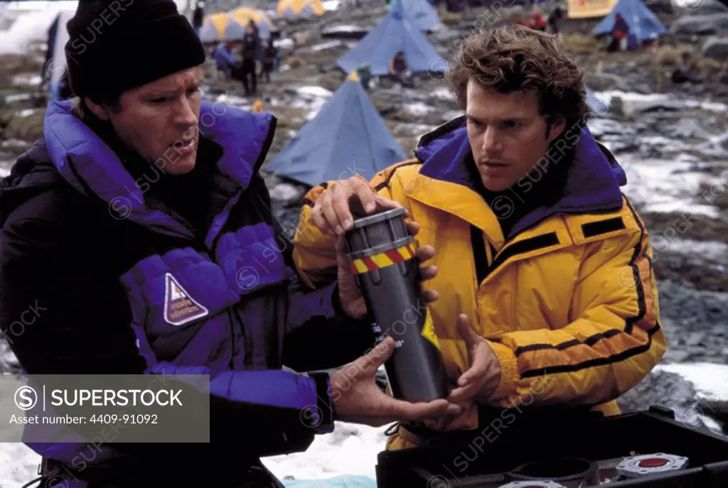 ROBERT TAYLOR and CHRIS O'DONNELL in VERTICAL LIMITS (2000), directed by MARTIN CAMPBELL.
