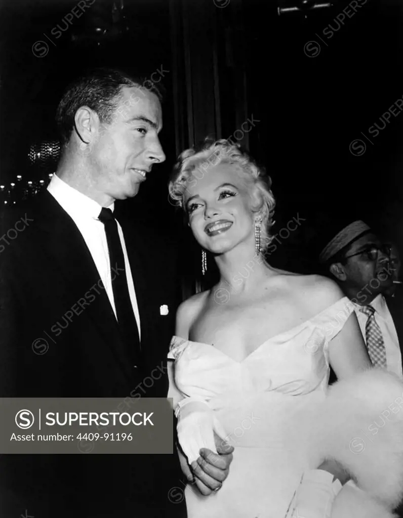 MARILYN MONROE and JOE DI MAGGIO in THE SEVEN YEAR ITCH (1955), directed by BILLY WILDER.