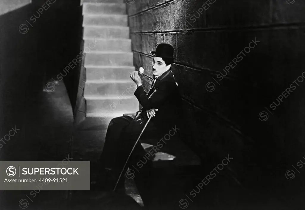 CHARLIE CHAPLIN in CITY LIGHTS (1931), directed by CHARLIE CHAPLIN.