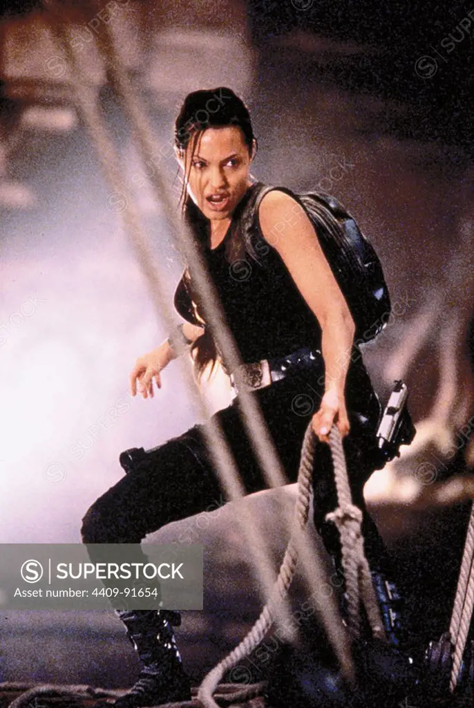 ANGELINA JOLIE in LARA CROFT: TOMB RAIDER (2001), directed by SIMON WEST.