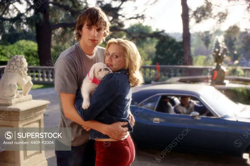 ASHTON KUTCHER and BRITTANY MURPHY in JUST MARRIED (2003), directed by SHAWN LEVY.