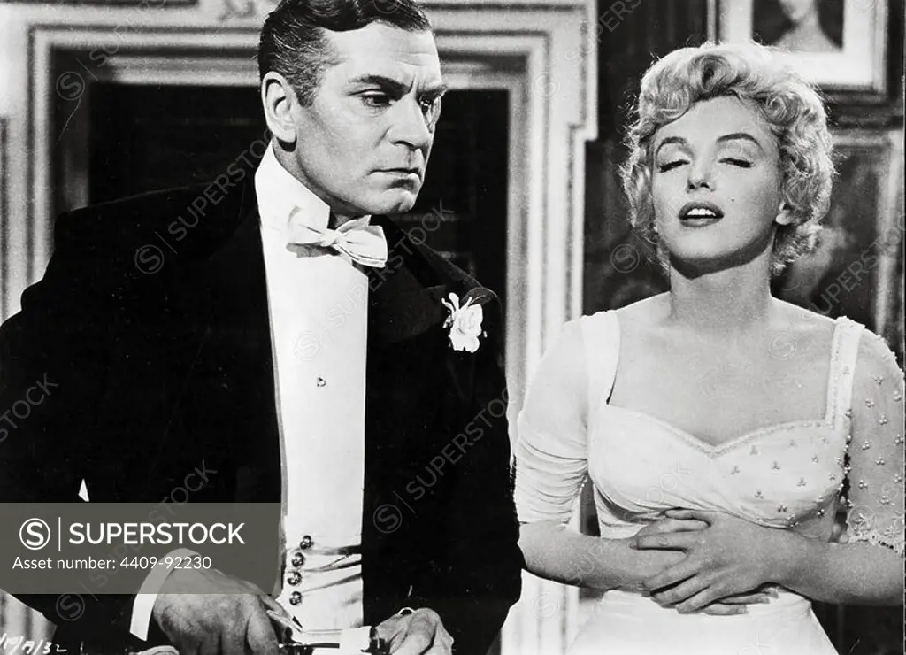MARILYN MONROE and LAURENCE OLIVIER in THE PRINCE AND THE SHOWGIRL (1957), directed by LAURENCE OLIVIER.