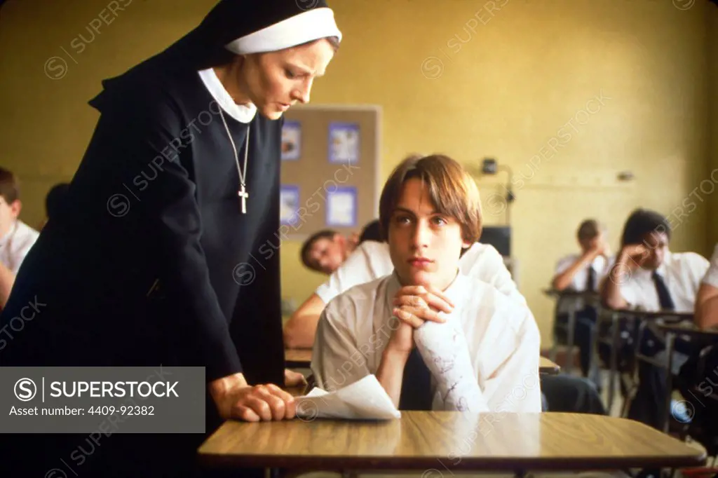 JODIE FOSTER and KIERAN CULKIN in THE DANGEROUS LIVES OF ALTAR BOYS (2002), directed by PETER CARE. Copyright: Editorial use only. No merchandising or book covers. This is a publicly distributed handout. Access rights only, no license of copyright provided. Only to be reproduced in conjunction with promotion of this film.