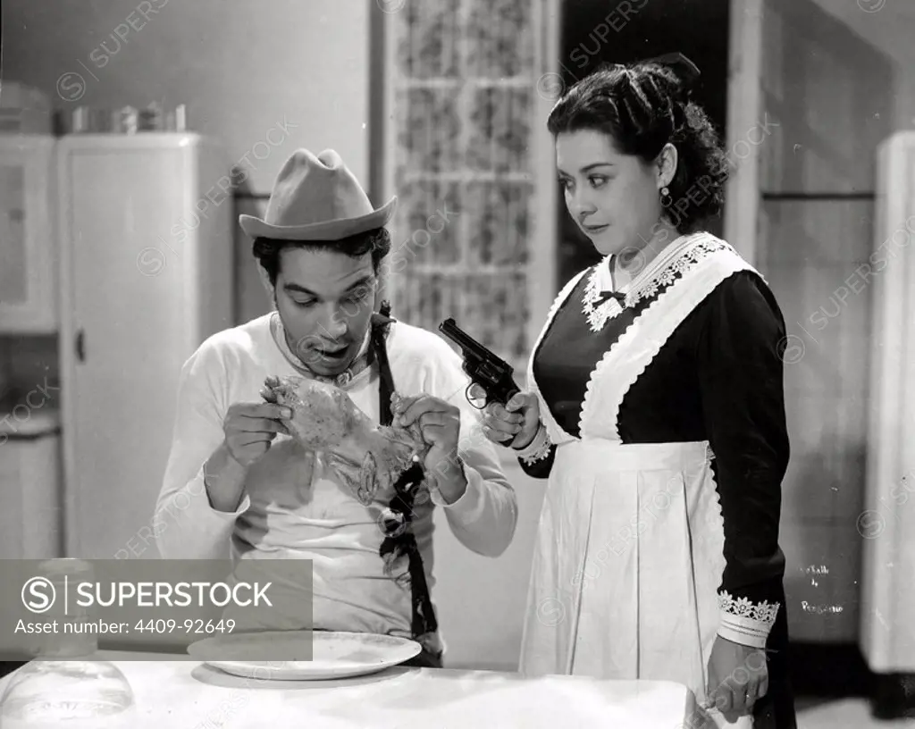CANTINFLAS in YOU'RE MISSING THE POINT (1940) -Original title: AHÍ ESTÁ EL DETALLE-, directed by JUAN BUSTILLO ORO.