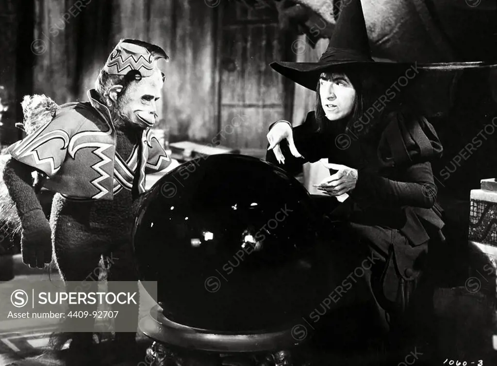 MARGARET HAMILTON and PAT WALSHE in THE WIZARD OF OZ (1939), directed by VICTOR FLEMING.