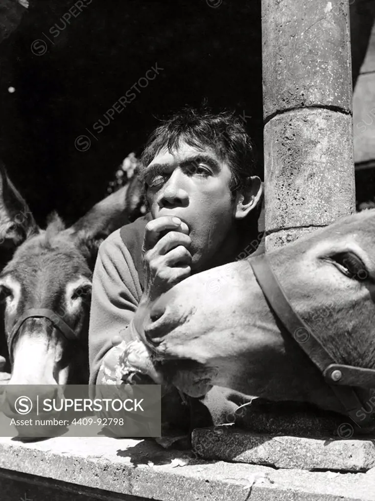 ANTHONY QUINN in THE HUNCHBACK OF NOTRE DAME (1956) -Original title: NOTRE DAME DE PARIS-, directed by JEAN DELANNOY.