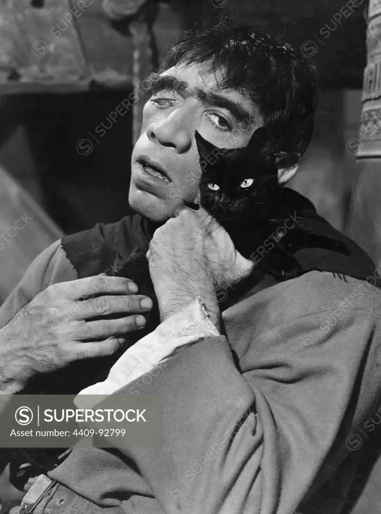 ANTHONY QUINN in THE HUNCHBACK OF NOTRE DAME (1956) -Original title: NOTRE DAME DE PARIS-, directed by JEAN DELANNOY.