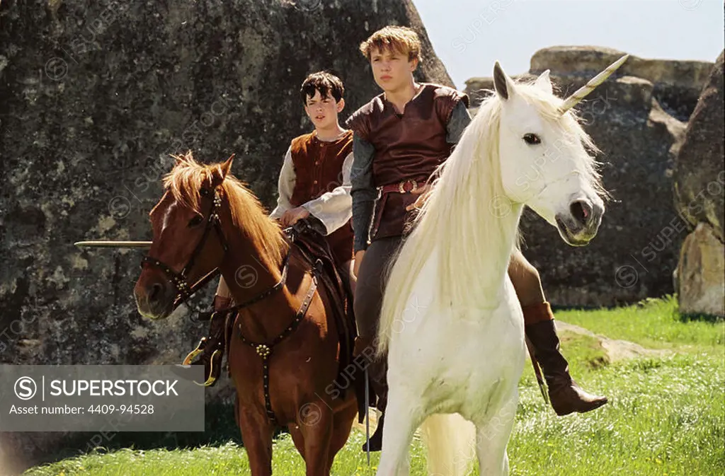WILLIAM MOSELEY and SKANDAR KEYNES in CHRONICLES OF NARNIA: THE LION, THE WITCH AND THE WARDROBE, THE (2005), directed by ANDREW ADAMSON.