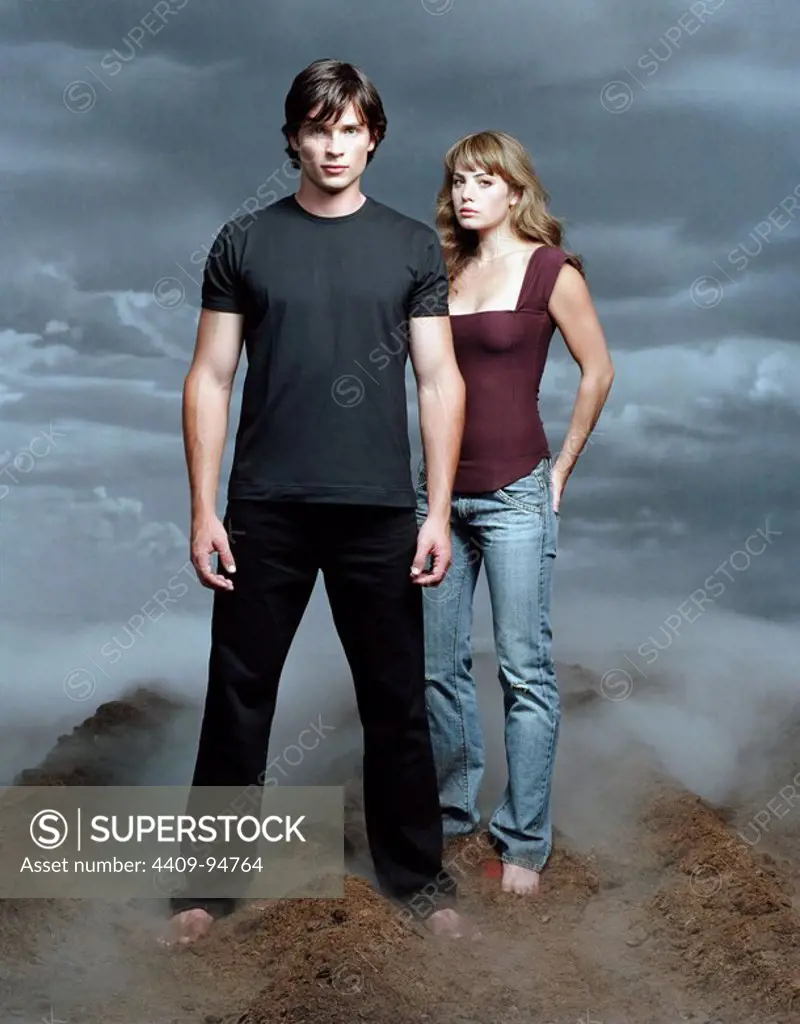 TOM WELLING and ERICA DURANCE in SMALLVILLE (2001), directed by ALFRED GOUGH and MILES MILLAR.