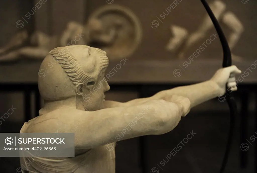 East Pediment's Group of the Temple of Aegina. Ca. 490 BC. First battle of Greeks and Trojans. Reconstruction of a kneeling archer, Herakles. 19th century. Glyptothek Museum. Munich. Germany.