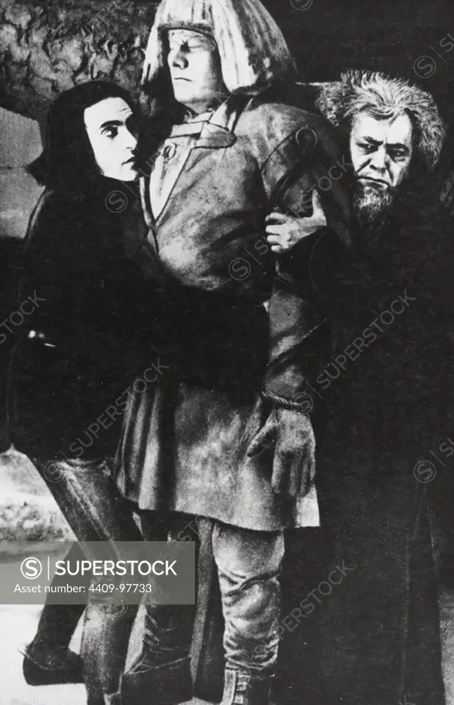PAUL WEGENER in THE GOLEM (1920) -Original title: GOLEM, WIE ER IN DIE WELT KAM, DER-, directed by PAUL WEGENER.