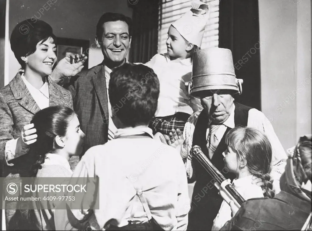 AMPARO SOLER LEAL, JOSE ISBERT and ALBERTO CLOSAS in THE BIG FAMILY (1962) -Original title: LA GRAN FAMILIA-, directed by FERNANDO PALACIOS.