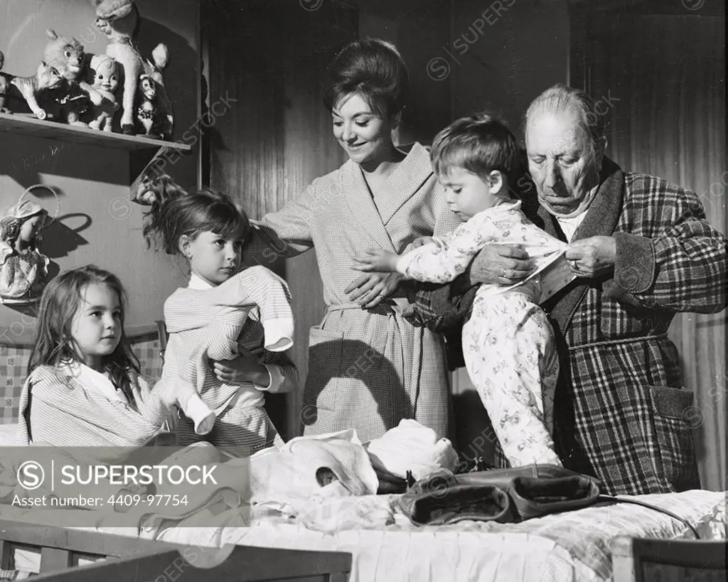 AMPARO SOLER LEAL and JOSE ISBERT in THE BIG FAMILY (1962) -Original title: LA GRAN FAMILIA-, directed by FERNANDO PALACIOS.