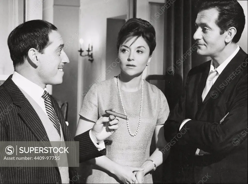 JOSE LUIS LOPEZ VAZQUEZ, AMPARO SOLER LEAL and ALBERTO CLOSAS in THE BIG FAMILY (1962) -Original title: LA GRAN FAMILIA-, directed by FERNANDO PALACIOS.