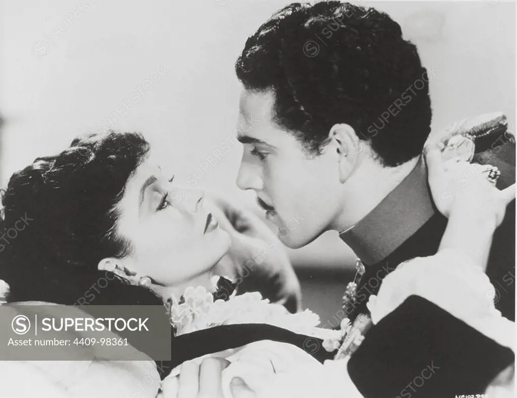 VIVIEN LEIGH and KIERON MOORE in ANNA KARENINA (1948), directed by JULIEN DUVIVIER.