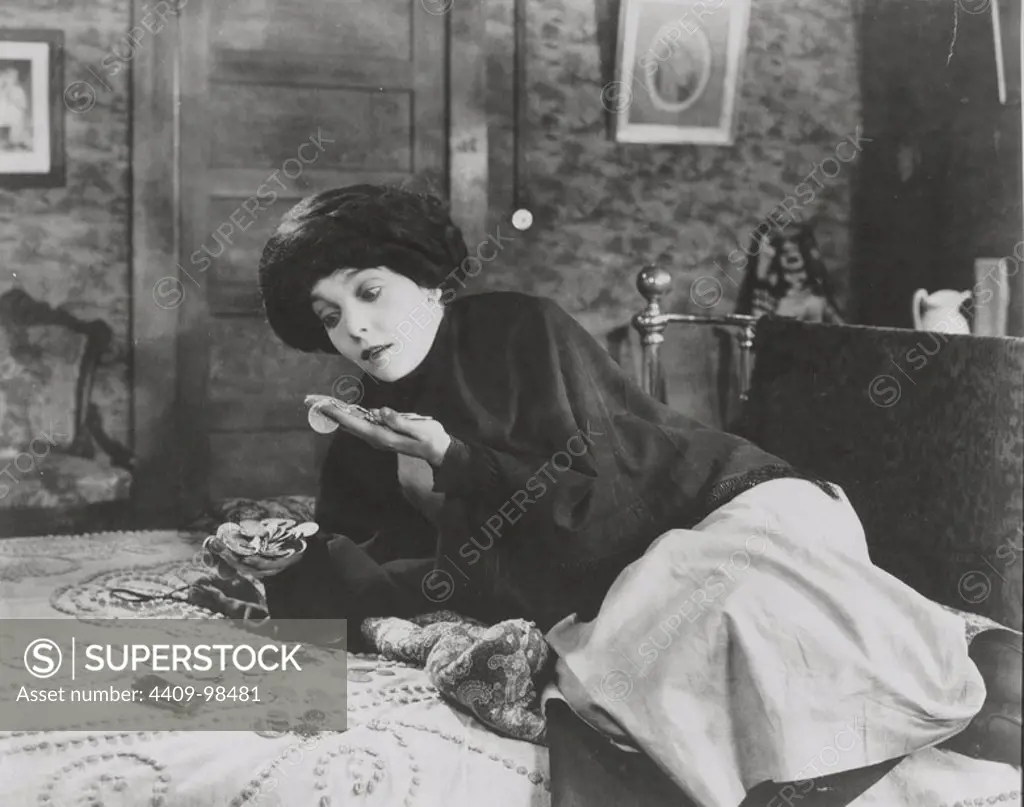 ZASU PITTS in GREED (1924), directed by ERICH VON STROHEIM.
