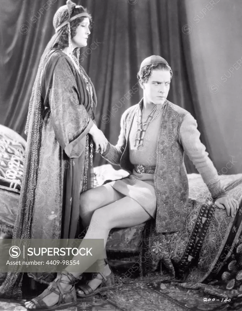 RAMON NOVARRO and CLAIRE MACDOWELL in BEN-HUR (1925) -Original title: BEN-HUR: A TALE OF THE CHRIST-, directed by FRED NIBLO.