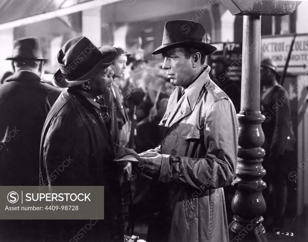 HUMPHREY BOGART and DOOLEY WILSON in CASABLANCA (1942), directed by MICHAEL CURTIZ.